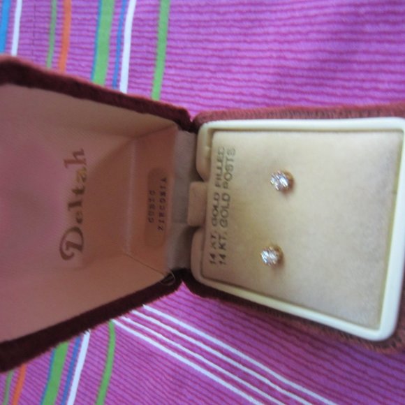 DELTAH 14KT GOLD FILL POSTS WITH CUBIC ZIRCONIA STONE - Picture 6 of 7